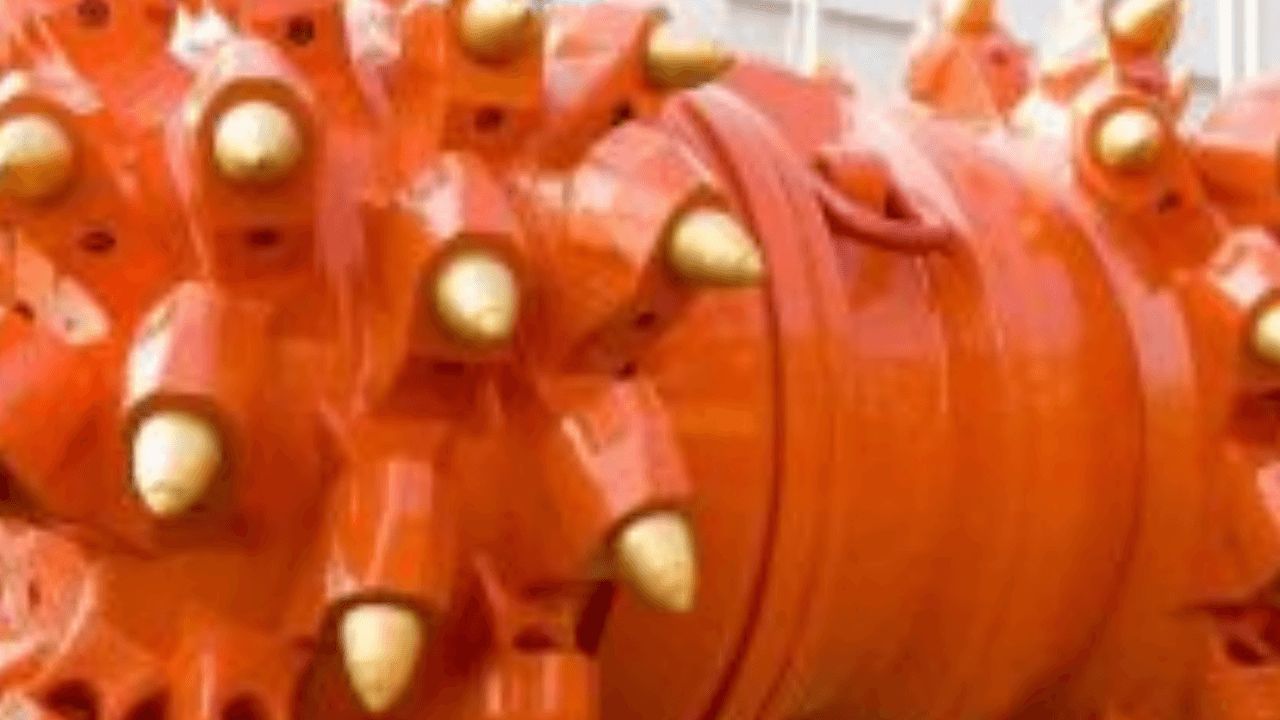 How Can Worn Or Damaged Stump Grinder Pockets Be Recognized?